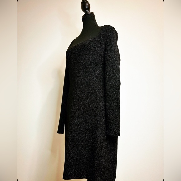 On Wednesday’s we wear black - Picture 3 of 3